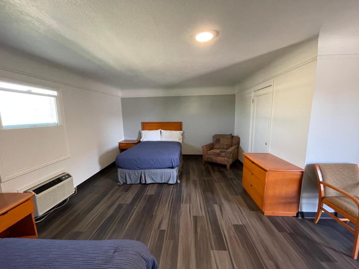 Motel Holiday Motel *