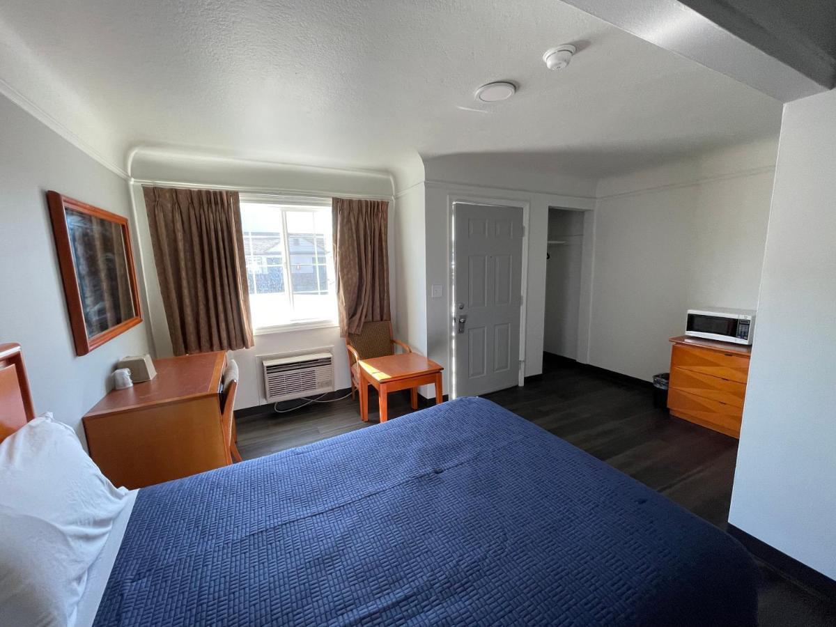 Holiday Motel * Portland