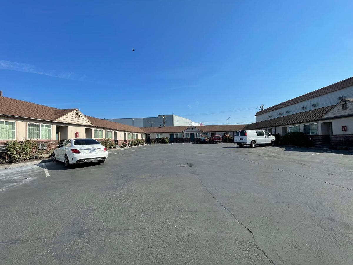 Holiday Motel